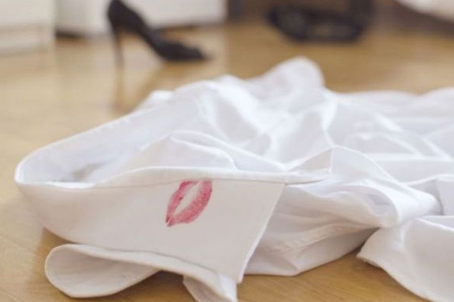 Πώς μια κάρτα «κάρφωσε» τη διπλή ζωή του συζύγου της