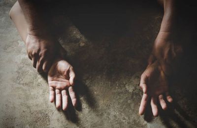 «Ο ένας με βίαζε, ο άλλος βιντεοσκοπούσε την πράξη με το κινητό»