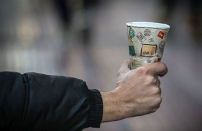 Άστεγος μηνύει ζευγάρι που βοήθησε να μαζευτούν 400.000 δολάρια για εκείνον