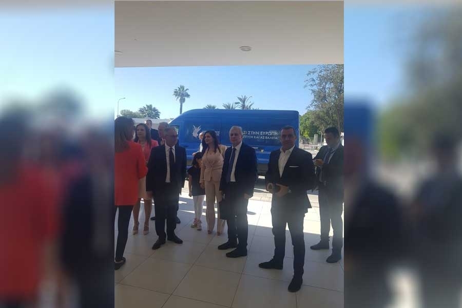 Το minibus του ΔΗΣΥ