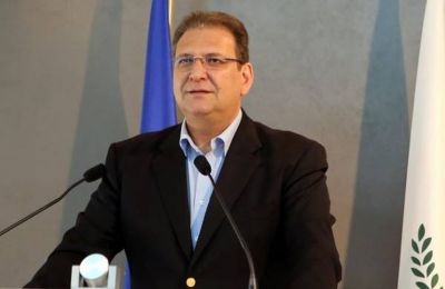 Η Στέφανη με σέξι μαγιό «αναστατώνει» στους δρόμους Λευκωσίας - Λεμεσού