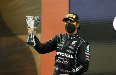 Πρώτη φετινή νίκη για Σάινθ και Ferrari στο GP της Σιγκαπούρης