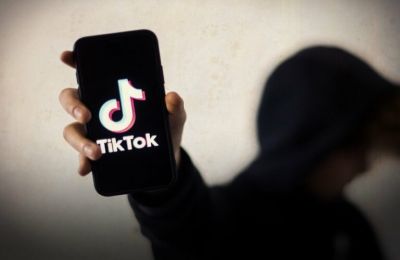 «Το παιδί μου με ρώτησε εάν τιμωρήθηκε» είπε για την απόφαση να αφεθεί ελεύθερος ο ιερέας μέχρι τη δίκη στις 16 Ιουνίου