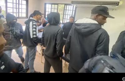 «Ντου» οπαδών της Μποταφόγκο στο προπονητικό κέντρο