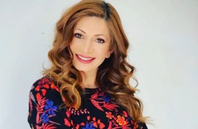 Ελπίδα Ιακωβίδου: Σβήνει τα κεράκια της με τον Γενικό Διευθυντή του ΡΙΚ