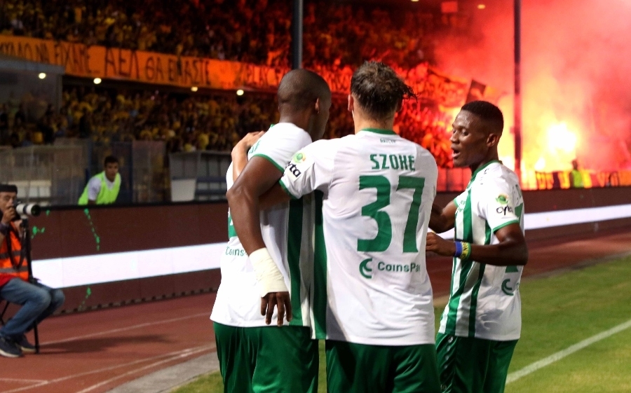 Οι πανηγυρισμοί των παικτών του Άρη στο 2-1