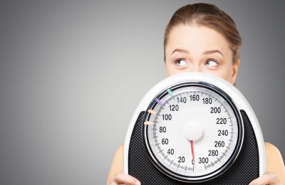 Συχνά συνδέουμε τις κακές μας συνήθειες με την υπέρμετρη αύξηση του σωματικού βάρους.