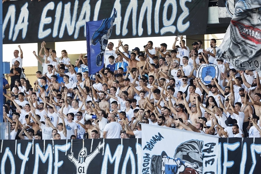 Εκπληκτική ατμόσφαιρα δημιούργησαν οι οπαδοί του Απόλλωνα καθ’ όλη την διάρκεια του παιχνιδιού 