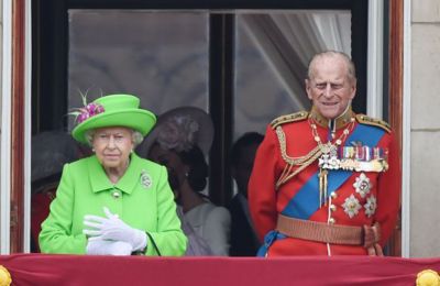 Βασιλιάς Κάρολος: Η στιγμή που «φρικάρει» στα αποκαλυπτήρια του πορτρέτου του