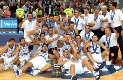 Σαν σήμερα: Ο... Μιχάλης Κακιούζης βγήκε αληθινός