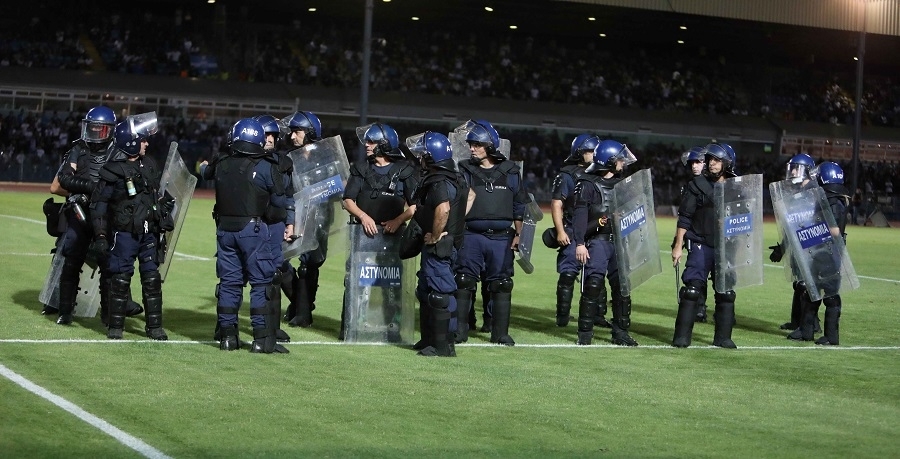 Για να σταματήσουν τα επεισόδια έπρεπε να επέμβει η αστυνομία