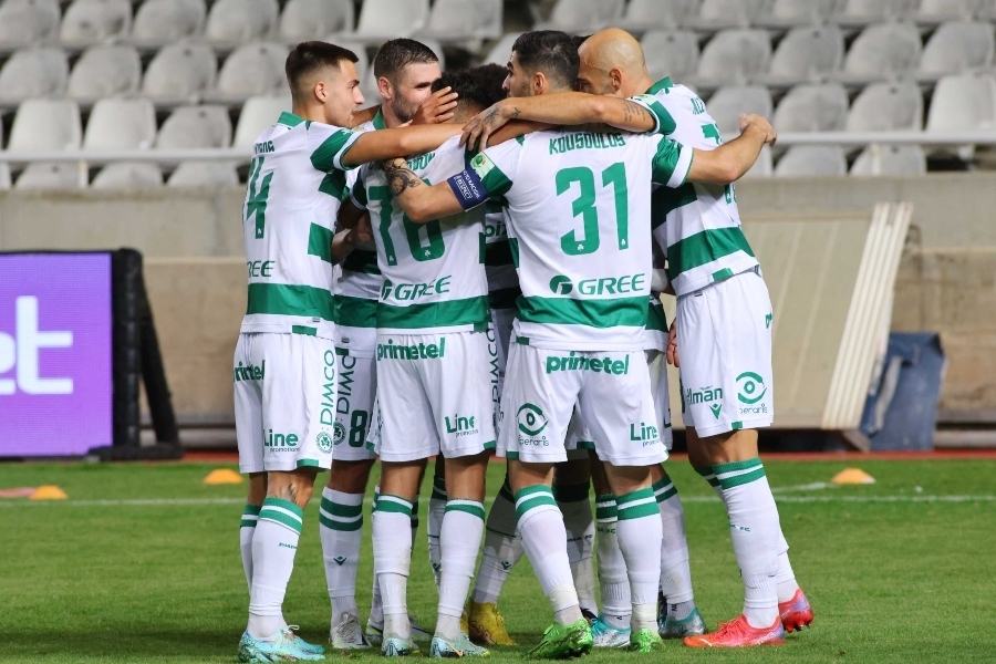 Οι πανηγυρισμοί στο 1-0 της Ομόνοιας