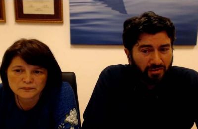 «Δεν ξέρω τι διάολο συνέβη» λέει κάποια άλλη στιγμή το κορίτσι, που δεν σταματάει να κλαίει με λυγμούς