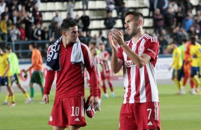 Πανό για την τραγωδία των Τεμπών στο «Γ. Καραϊσκάκης»