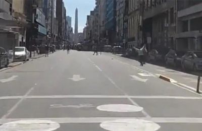 «Σαν να τελείωσε ο πόλεμος»: Το απίθανο βίντεο από τους δρόμους του Μπουένος Άιρες