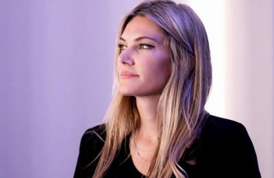 Ο Χριστόφορος Παπακαλιάτης μιλάει για το ‘Μaestro’, πώς «έφτασε» στο Netflix και πώς αντέδρασε όταν ενημερώθηκε ότι η παγκόσμια πλατφόρμα απάντησε θετικά για τη σειρά του.