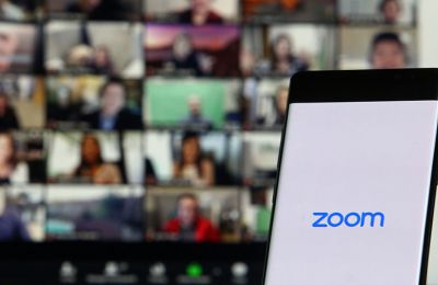 Tο Zoom απολύει το 15% του προσωπικού του