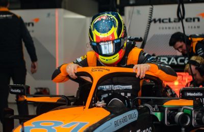 Οι πρώτοι γύροι της McLaren για φέτος