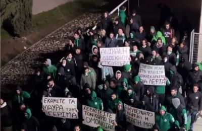 Τραγούδησαν το «ακορντεόν» οι Ομονοιάτες (vids)