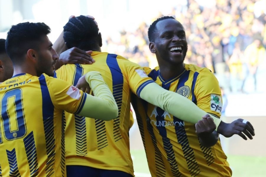 Νωρίς μπροστά στο σκορ έβαλε την ομάδα του ο Μπεραχίνο μετά από εξαιρετική σέντρα του Κάσα   