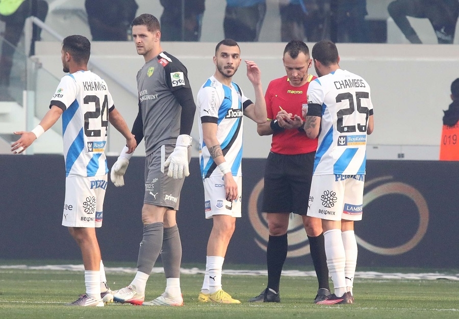 Τον δρόμο για τα αποδυτήρια είδε ο Χαμάς στο  51’ που δέχθηκε δεύτερη κίτρινη για θέατρο 