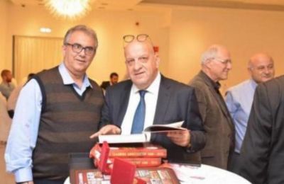 Αποχωρεί 
