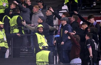 Ρομπέρζ με... γαλάζια καρδούλα (pic)