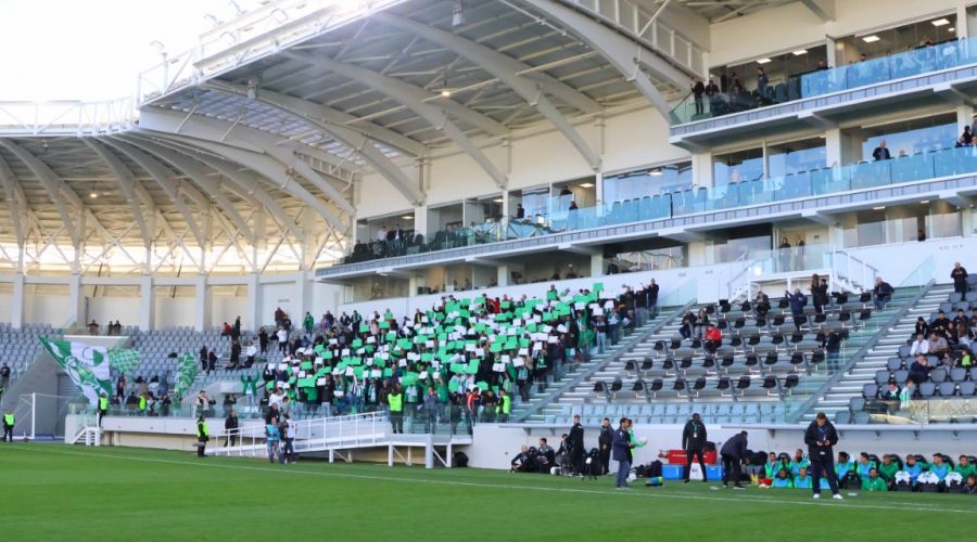 Το στέγαστρο που στάζει και οι τσουχτερές τιμές στην καντίνα (ηχητικά)