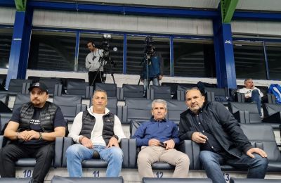 Οπαδοί της Ρόμα «στόλισαν» τον Τέιλορ στο αεροδρόμιο (vids)