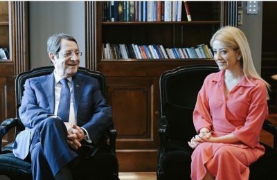 Λουκάς Φουρλάς: Σπάνιες χαλαρές στιγμές στις Βρυξέλλες