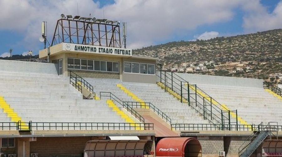 Έκαναν ιαχές μαϊμούς οι οπαδοί της Πέγειας