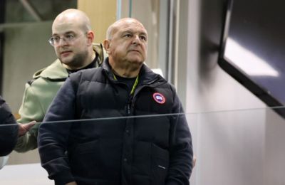 Βλέπει αλλότρια κίνητρα