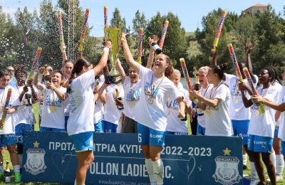Απονομή τίτλου στην πρωταθλήτρια ομάδα Apollon Ladies