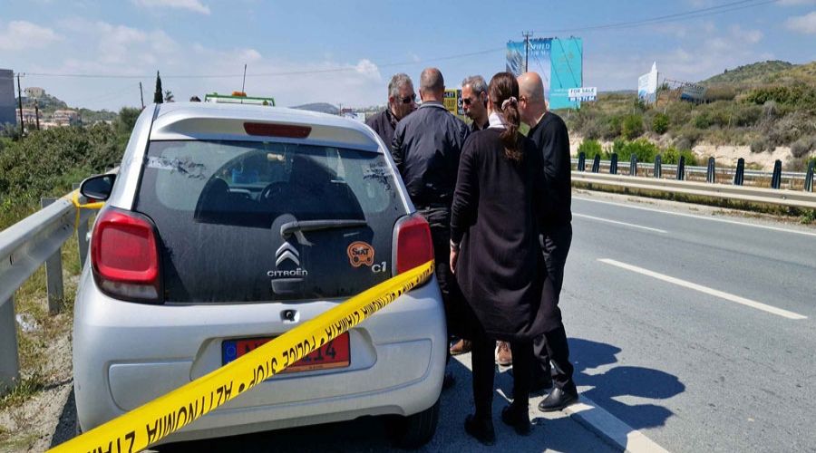 Χειροπέδες σε δύο πρόσωπα 
