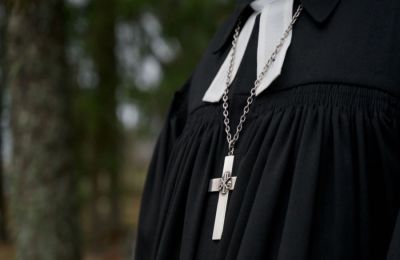 Η επιστροφή του για πάνω από έξι μήνες τον αναγκάζει να υπηρετήσει