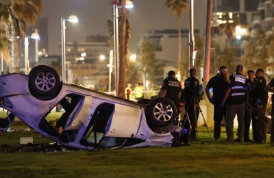Ο δράστης έπεσε με το όχημά του στο πλήθος - Τον εξουδετέρωσαν αστυνομικοί και πολίτες