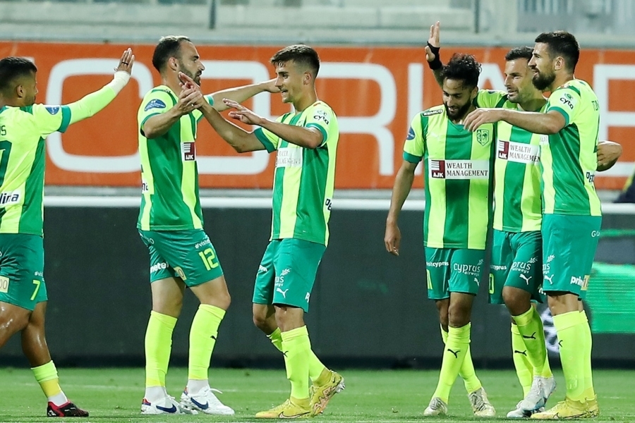 Οι πανηγυρισμοί των παικτών της ΑΕΚ στο 2-0 του Φαράζ