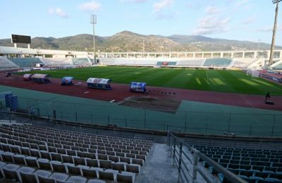 Η στιγμή που οπαδοί του ΠΑΟ γιουχάρουν τη «Θύρα 13» για το κατάπτυστο πανό (vid)