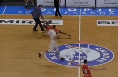 Προπονητής μπάσκετ μπήκε στο παρκέ και έκοψε αιφνιδιασμό! (vid)