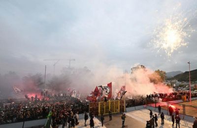 Πανηγύρια για τη «χαλάστρα» στη Νάπολι! (vid) 