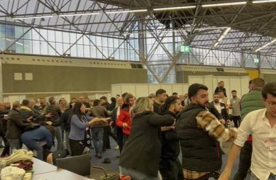Χάος σε τουρκικό εκλογικό κέντρο - Μπουνιές, κλωτσιές και...ιπτάμενες καρέκλες (vid)