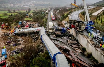 Όλα ξεκίνησαν όταν τα δύο κορίτσια συναντήθηκαν για να λύσουν μία παρεξήγηση που είχαν το τελευταίο διάστημα