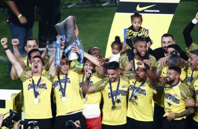 Το τρόπαιο ψηλά στον ουρανό! (pics-vids)