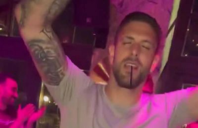 Χόρεψε ζεϊμπέκικο ο Πασχαλάκης (vid)