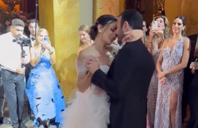 Θεοδότου - Μισιρλή: Ο πρώτος χορός και το ρομαντικό φιλί των νεόνυμφων