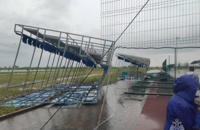 Η κατάρρευση σημειώθηκε εν μέσω ισχυρών ανέμων