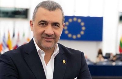 Λουκάς Φουρλάς: Σπάνιες χαλαρές στιγμές στις Βρυξέλλες
