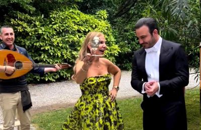 Με λαούτα και βιολιά «καπνίζει» τον γιο της η Κάτια Θεοδότου