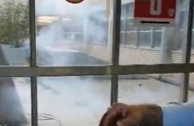 Επίθεση με κροτίδες και πέτρες στην αποστολή του Παναθηναϊκού στο ΣΕΦ (vid)