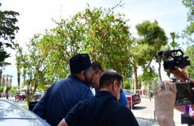 «Το παιδί μου με ρώτησε εάν τιμωρήθηκε» είπε για την απόφαση να αφεθεί ελεύθερος ο ιερέας μέχρι τη δίκη στις 16 Ιουνίου